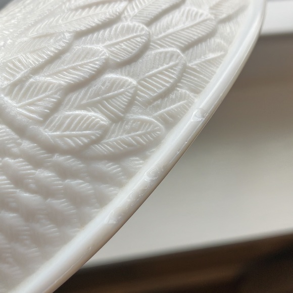 Pretty & Simple Hen on Nest Milk Glass Dish - Picture 14 of 16